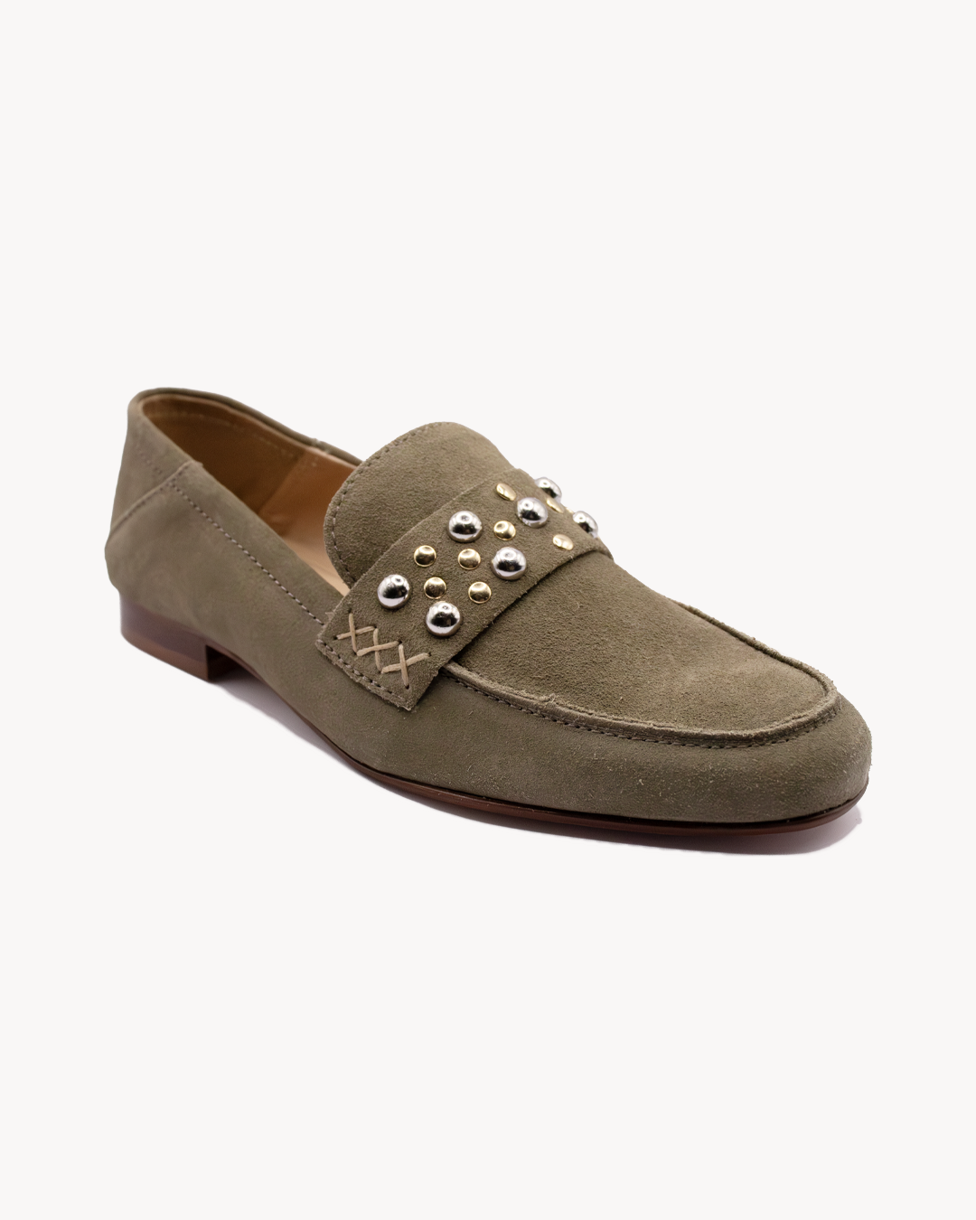 Mocassino in camoscio con borchie