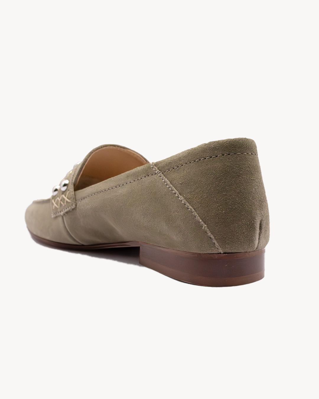 Mocassino in camoscio con borchie