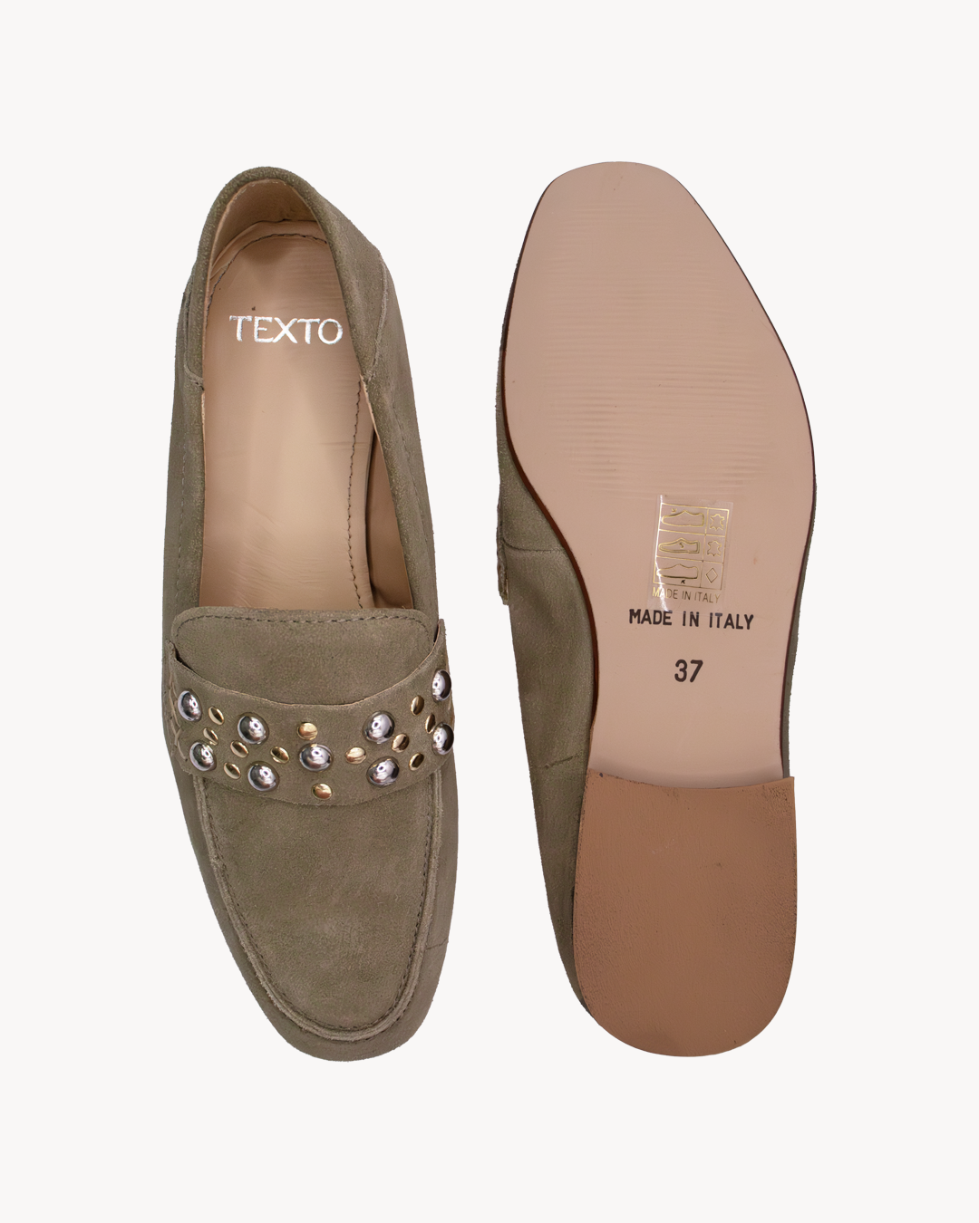 Mocassino in camoscio con borchie