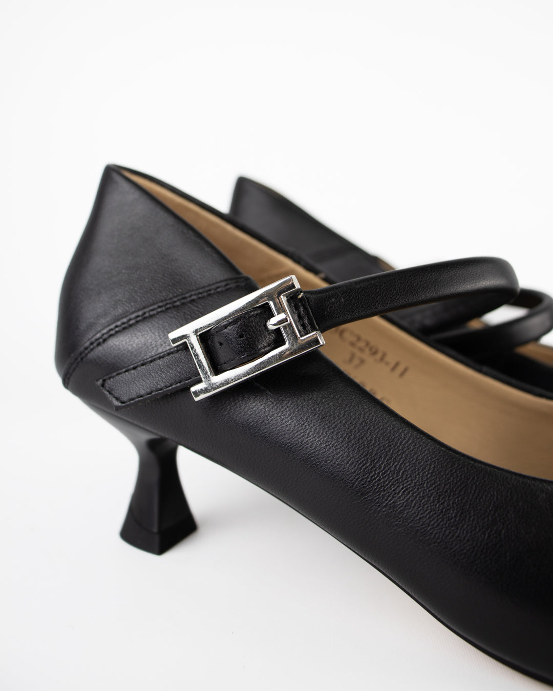 Leather décolleté