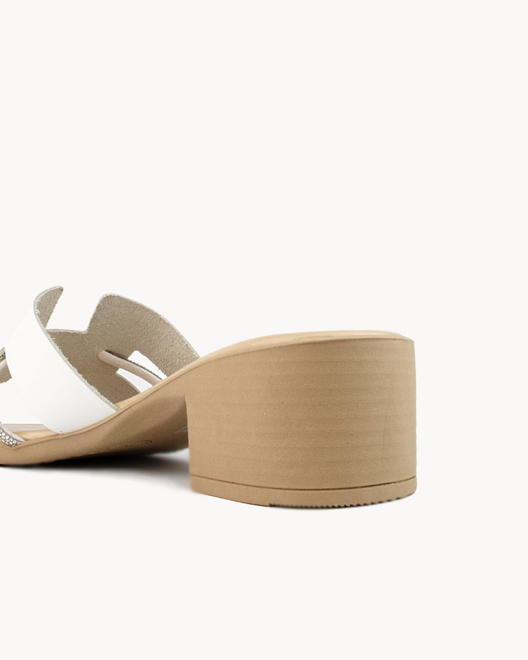 Sandalo Sibilla in pelle con tacco